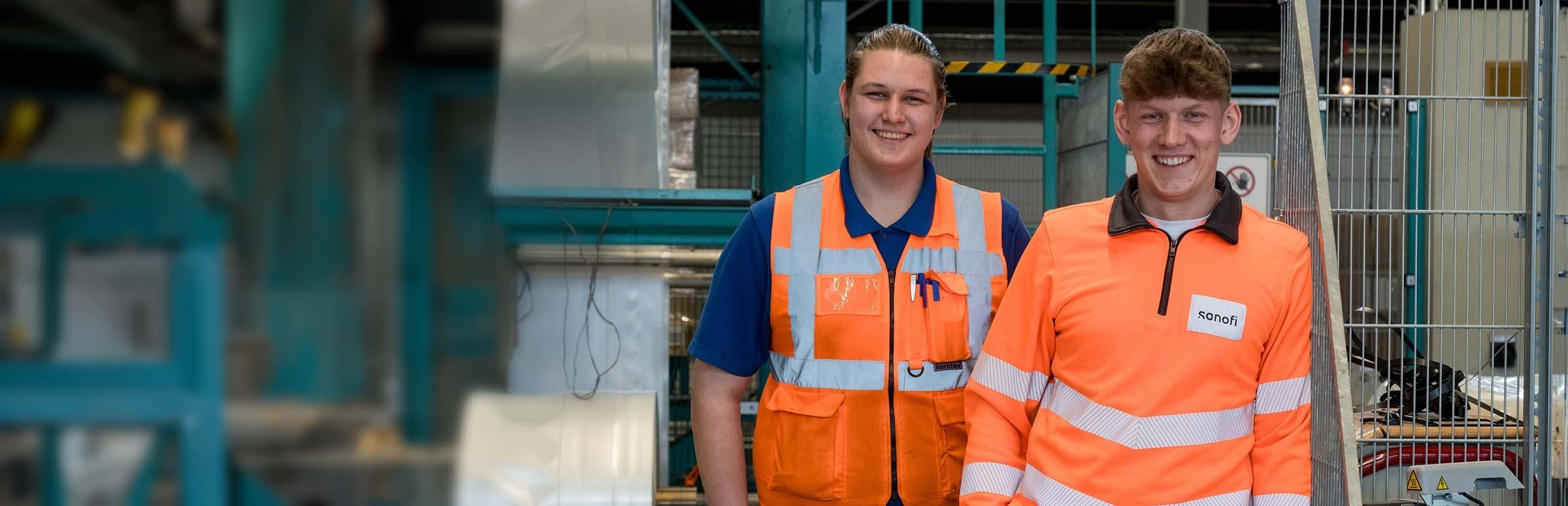Ausbildung bei Sanofi: Startschuss für eine Karriere mit Sinn - Luca Bäuscher und Bastian Laux absolvieren ihre Ausbildung zur Fachkraft für Lagerlogistik bei Sanofi.