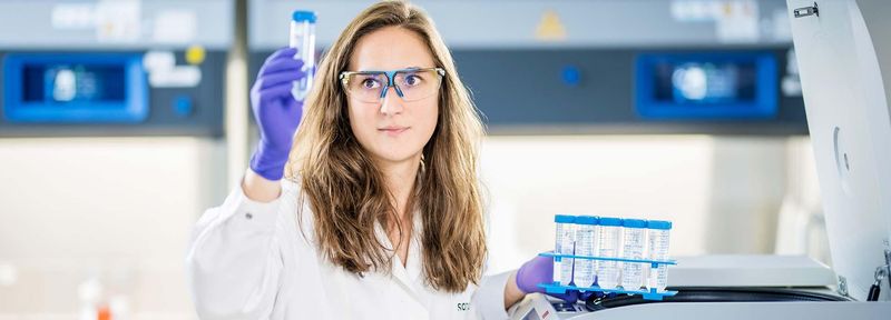 Scientist@Sanofi - Caroline Dreis: Verbindet Labor und klinische Studien
