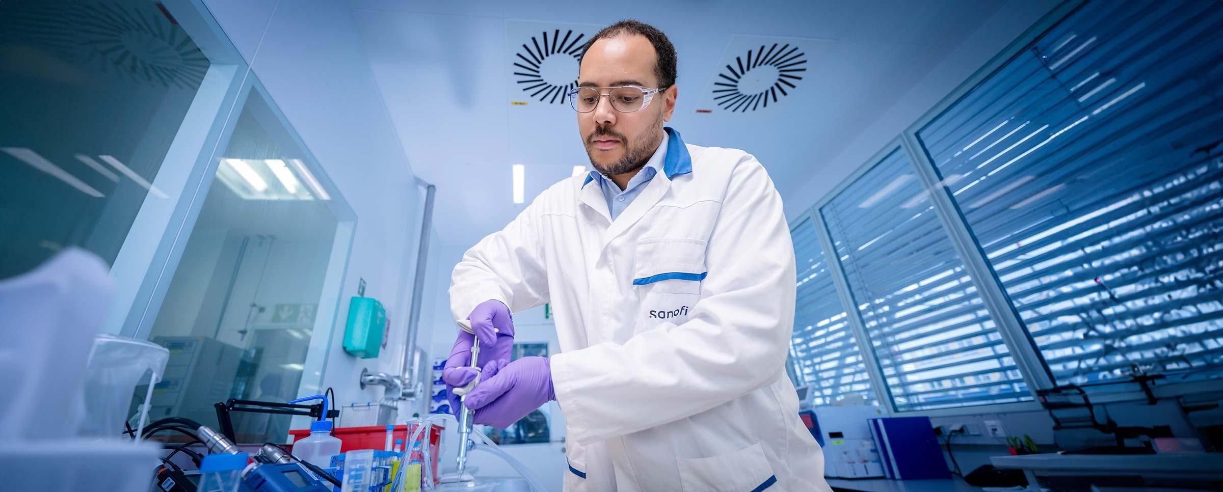 Bei Patrice Lubuta dreht sich alles um die Herstellung und Tieftemperaturlagerung von mikrobiellen Zellbanken, die als Ausgangspunkt für biotechnologische Produktionsprozesse dienen.